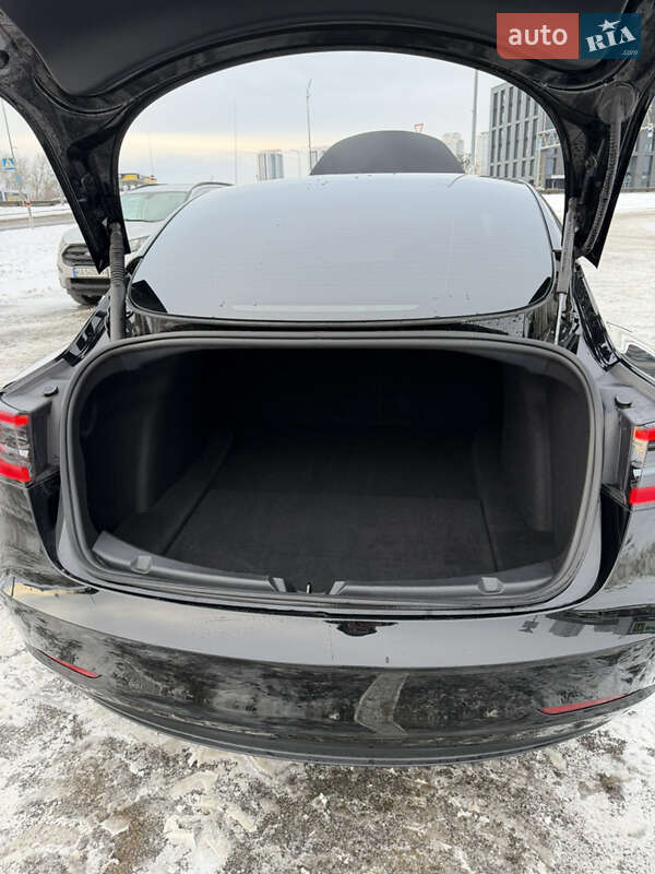 Седан Tesla Model 3 2023 в Киеве