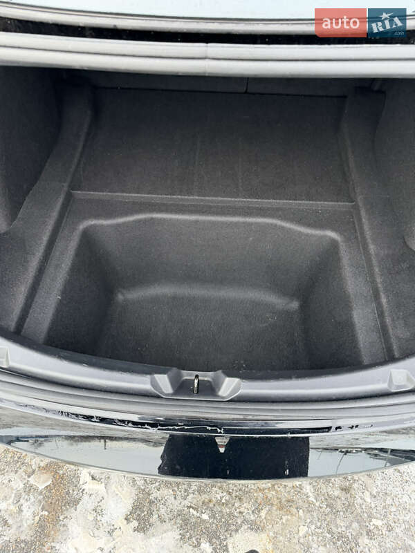 Седан Tesla Model 3 2023 в Киеве