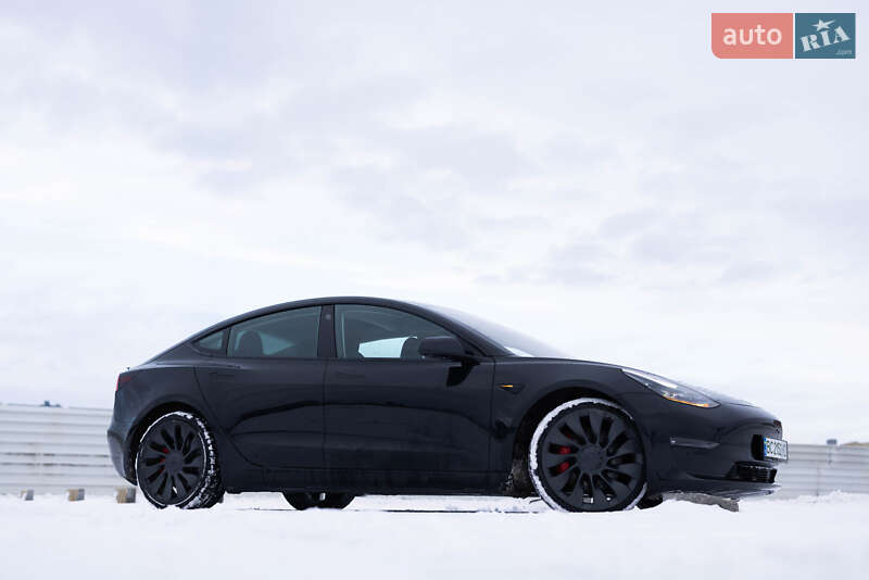 Седан Tesla Model 3 2021 в Львове