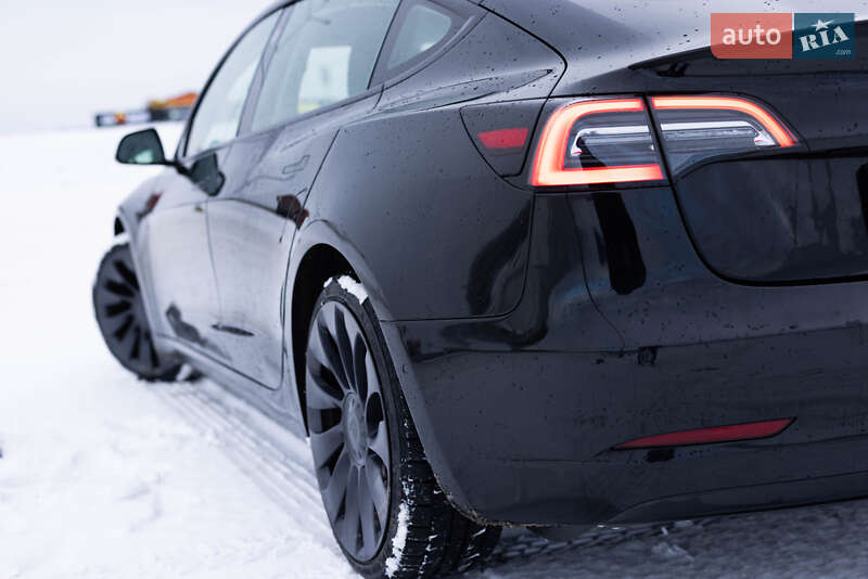 Седан Tesla Model 3 2021 в Львове