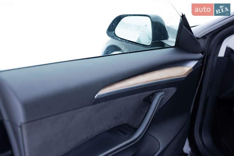 Седан Tesla Model 3 2021 в Львове