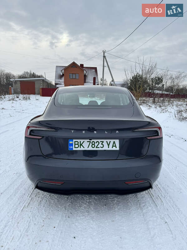 Седан Tesla Model 3 2024 в Костополе