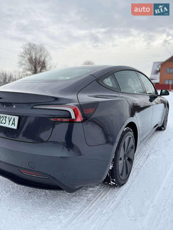 Седан Tesla Model 3 2024 в Костополе