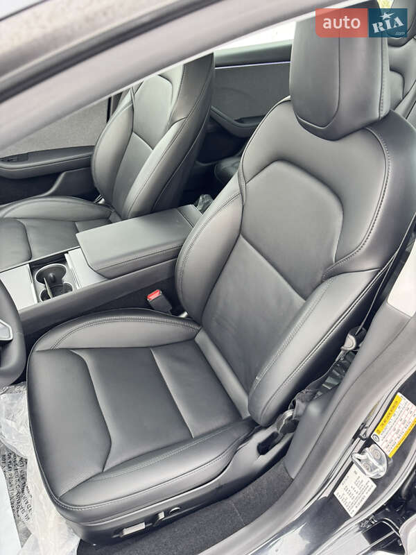 Седан Tesla Model 3 2024 в Костополе