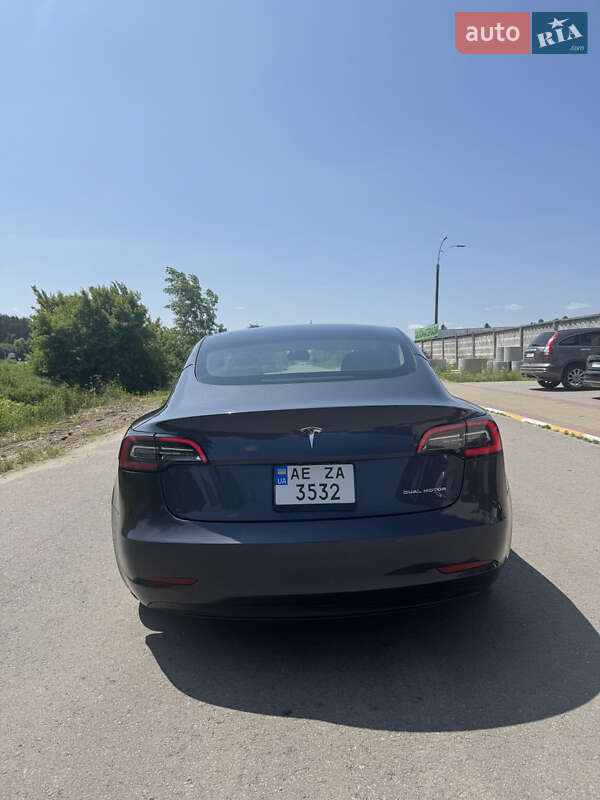 Седан Tesla Model 3 2022 в Кривом Роге