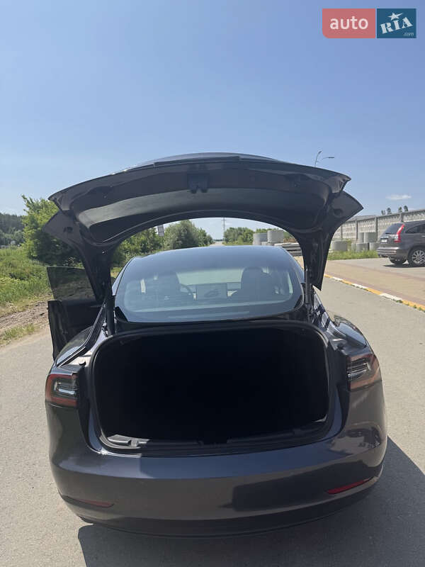 Седан Tesla Model 3 2022 в Кривом Роге