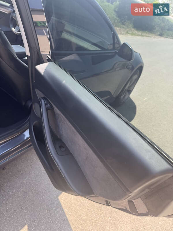 Седан Tesla Model 3 2022 в Кривом Роге