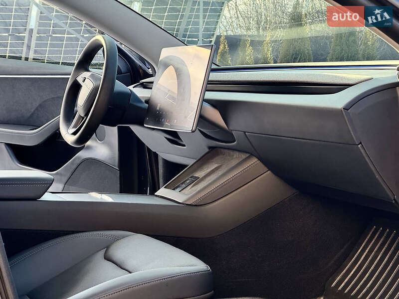 Седан Tesla Model 3 2024 в Стрые