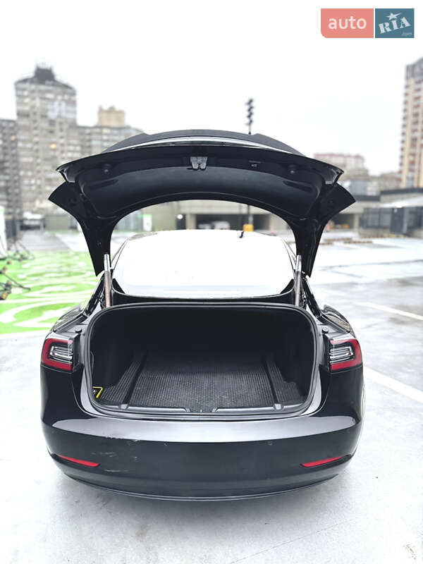 Седан Tesla Model 3 2018 в Ірпені