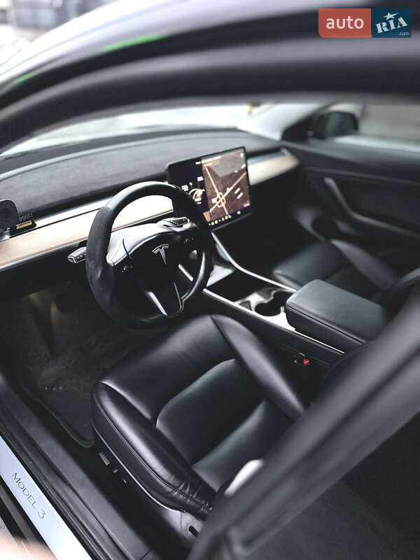 Седан Tesla Model 3 2018 в Ірпені