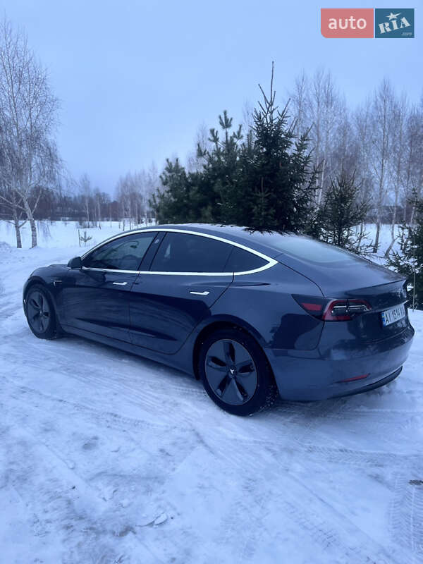 Седан Tesla Model 3 2018 в Броварах