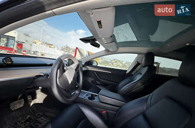Седан Tesla Model 3 2022 в Чернівцях
