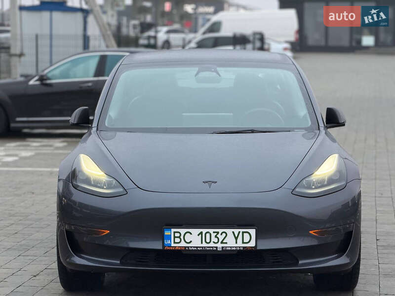 Седан Tesla Model 3 2023 в Львове