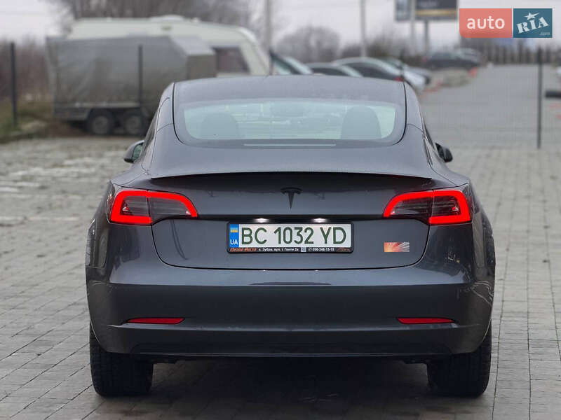 Седан Tesla Model 3 2023 в Львове
