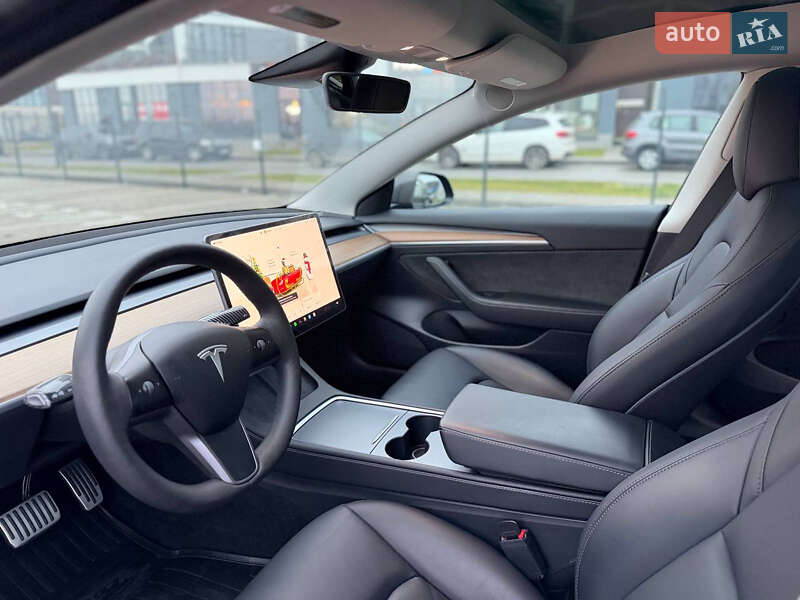 Седан Tesla Model 3 2023 в Львове
