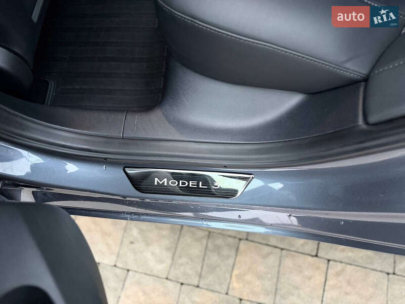 Седан Tesla Model 3 2023 в Львове