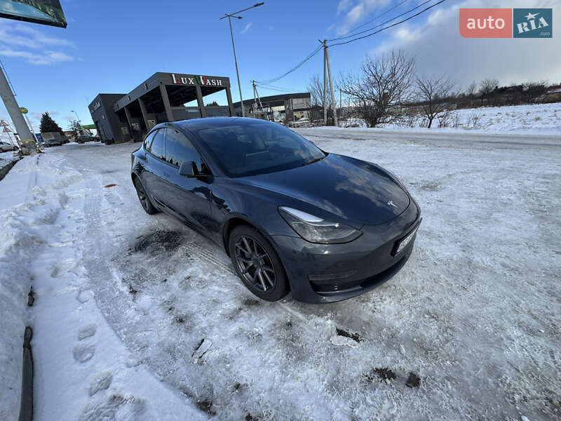Седан Tesla Model 3 2022 в Львові