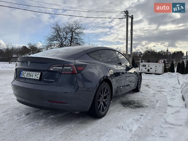 Седан Tesla Model 3 2022 в Львові