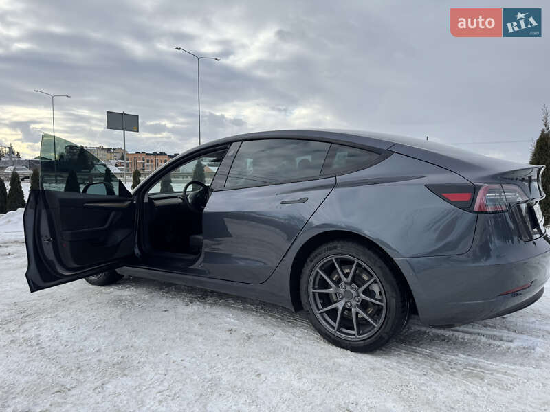 Седан Tesla Model 3 2022 в Львові