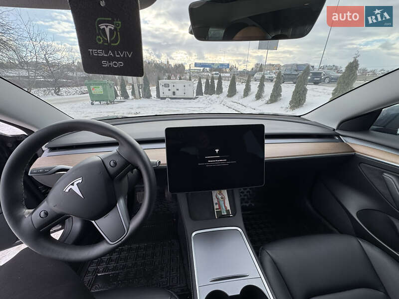 Седан Tesla Model 3 2022 в Львові