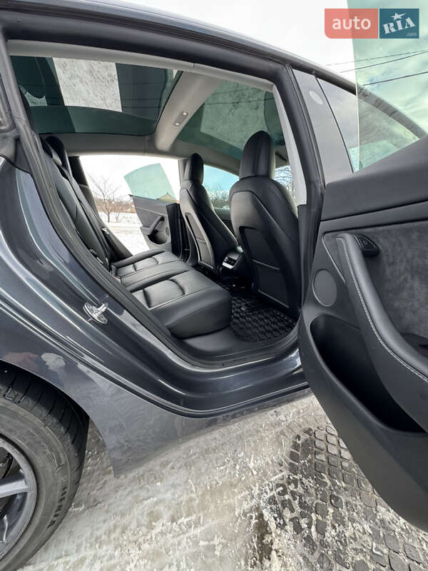 Седан Tesla Model 3 2022 в Львові
