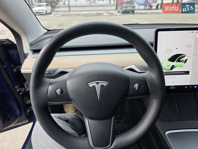 Седан Tesla Model 3 2021 в Черновцах