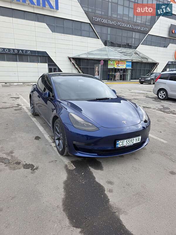 Седан Tesla Model 3 2021 в Черновцах