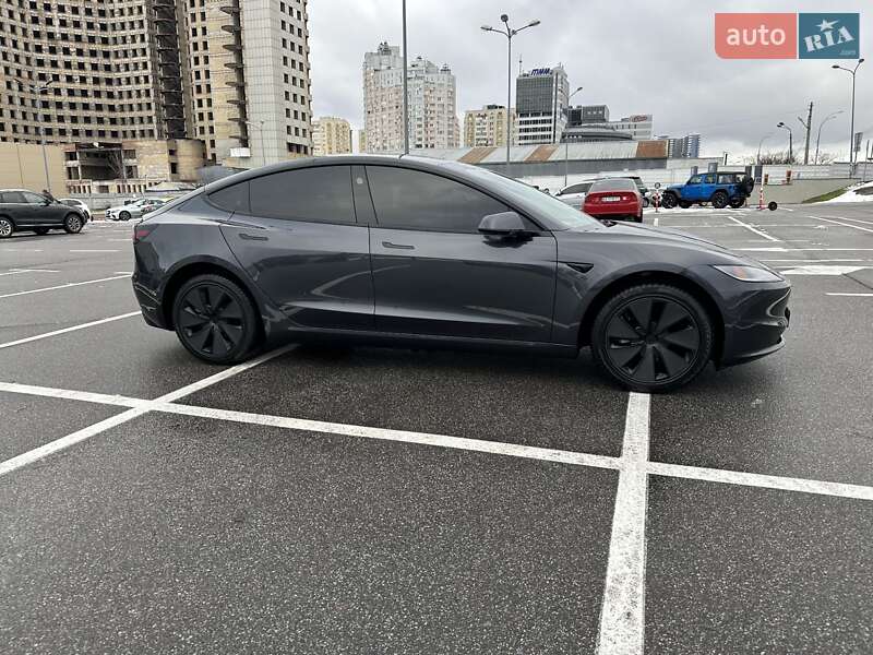 Седан Tesla Model 3 2025 в Киеве