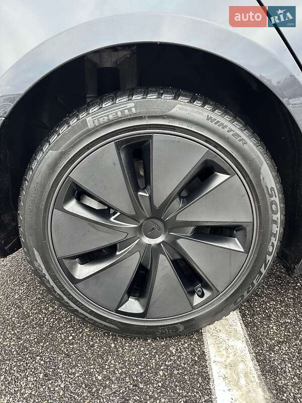 Седан Tesla Model 3 2025 в Киеве