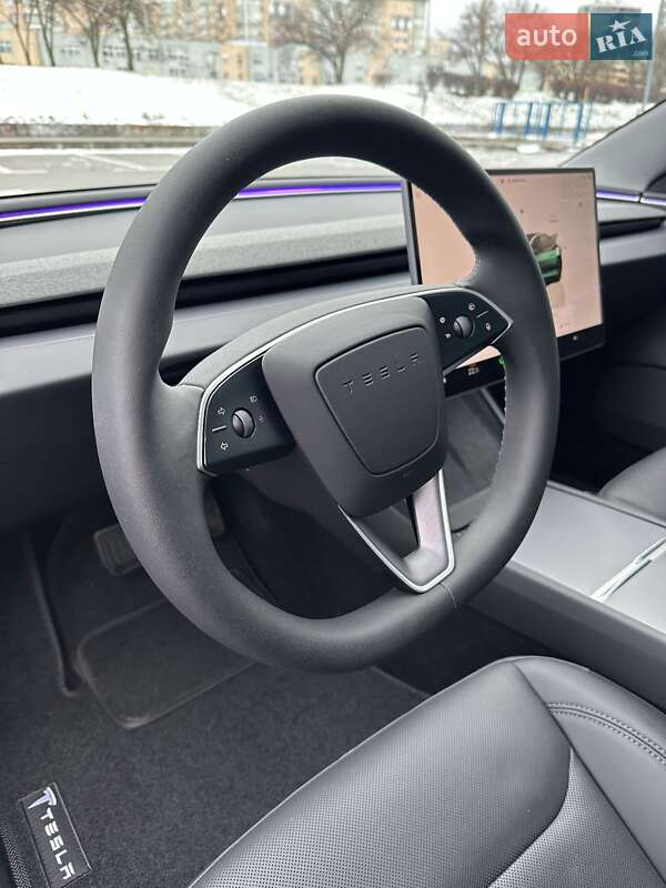 Седан Tesla Model 3 2025 в Киеве