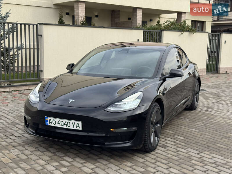Седан Tesla Model 3 2018 в Ужгороді