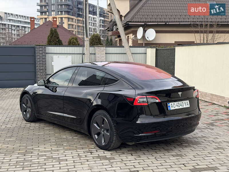 Седан Tesla Model 3 2018 в Ужгороді