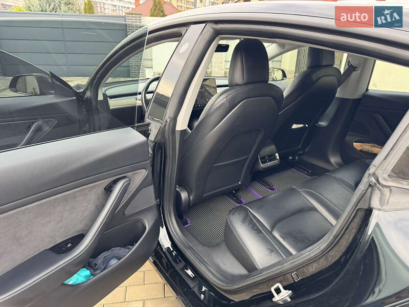 Седан Tesla Model 3 2018 в Ужгороді