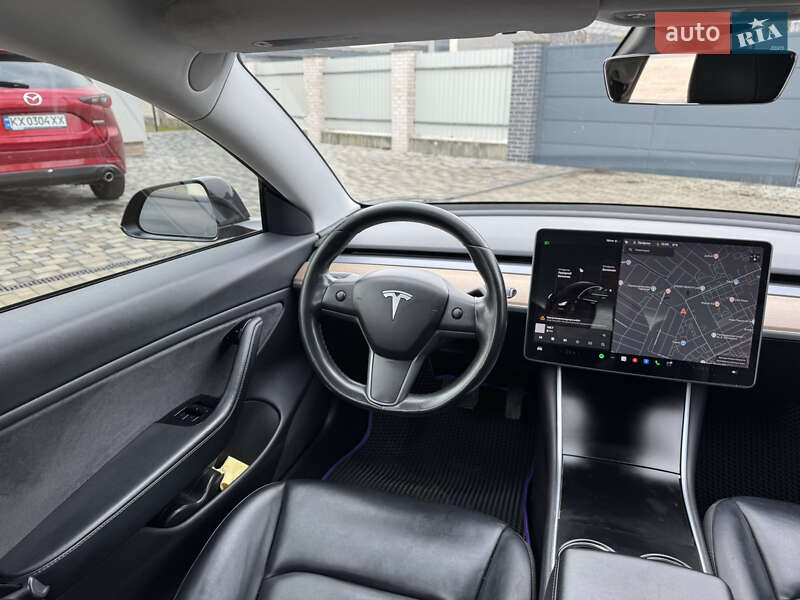Седан Tesla Model 3 2018 в Ужгороді