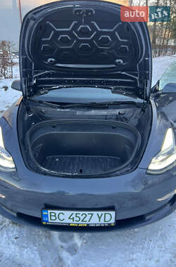 Седан Tesla Model 3 2023 в Львове