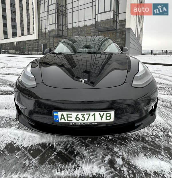 Седан Tesla Model 3 2022 в Днепре