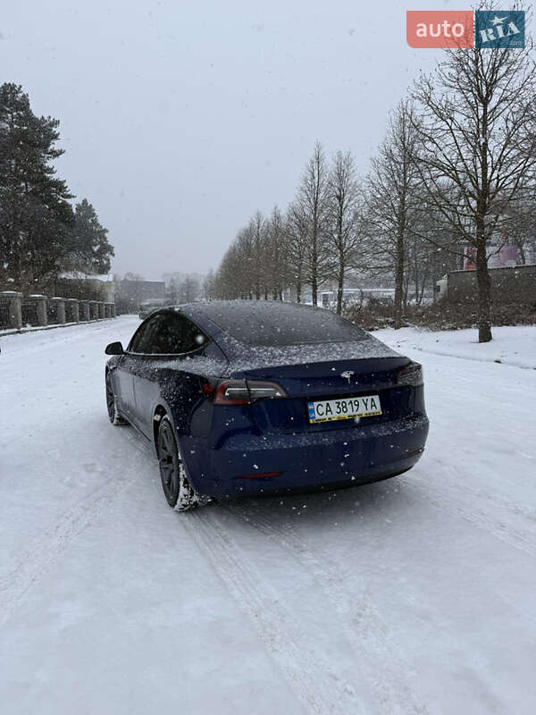 Седан Tesla Model 3 2022 в Умани