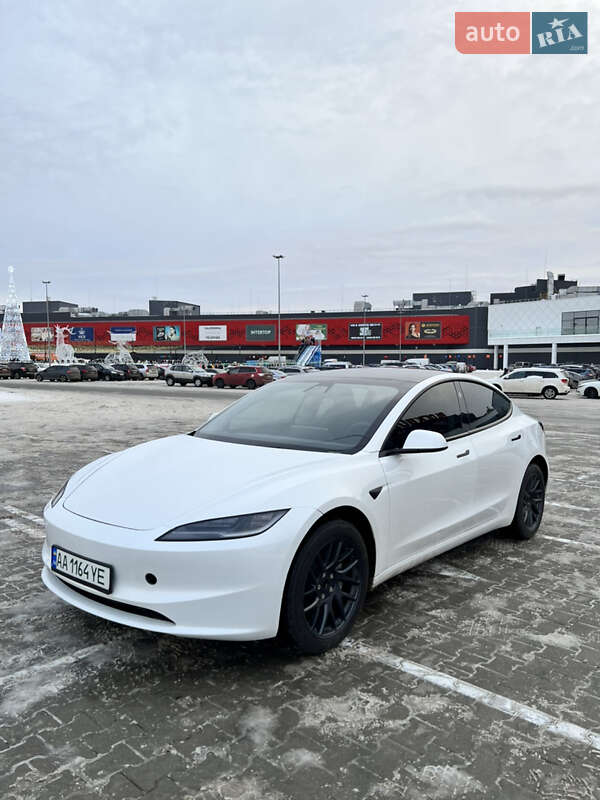 Седан Tesla Model 3 2025 в Києві