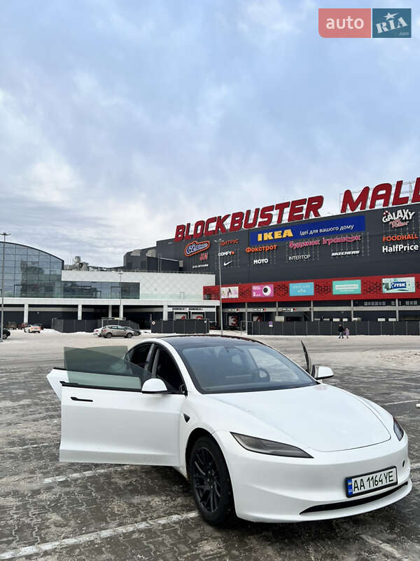 Седан Tesla Model 3 2025 в Києві