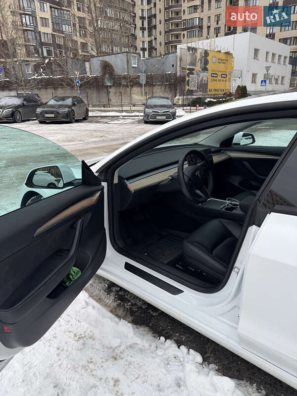 Седан Tesla Model 3 2022 в Киеве