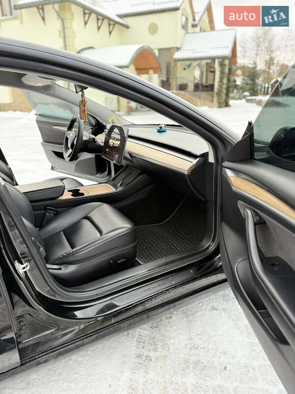 Седан Tesla Model 3 2022 в Львові