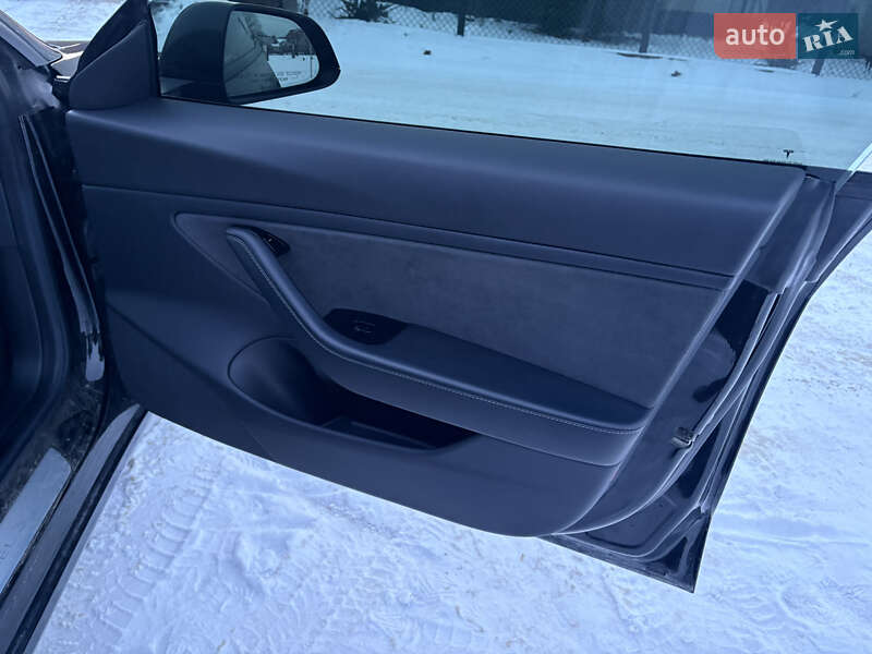 Седан Tesla Model 3 2019 в Львові фото 25 Седан Tesla Model 3 2019 в Львові