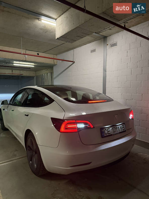 Седан Tesla Model 3 2021 в Черновцах