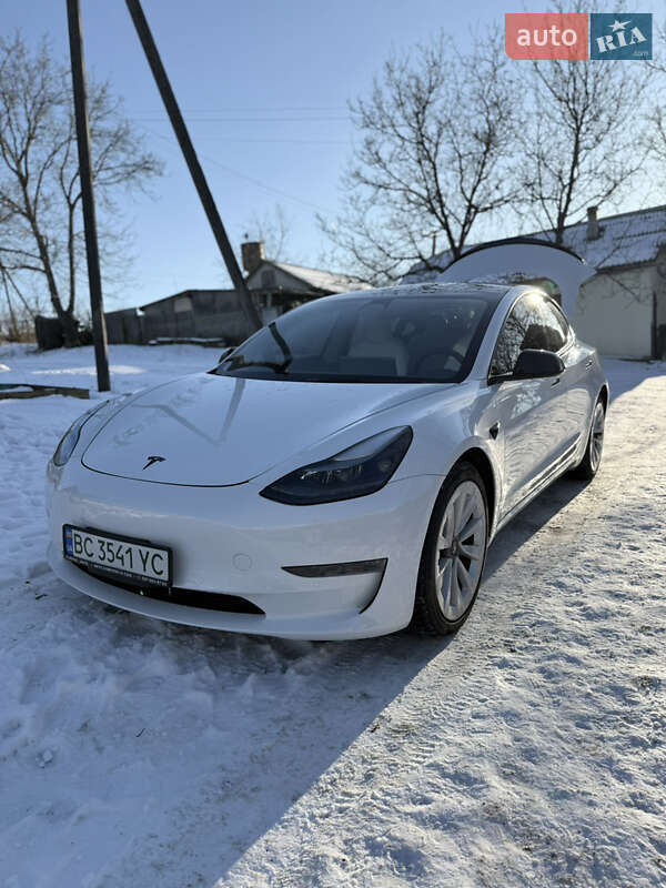 Седан Tesla Model 3 2022 в Львові