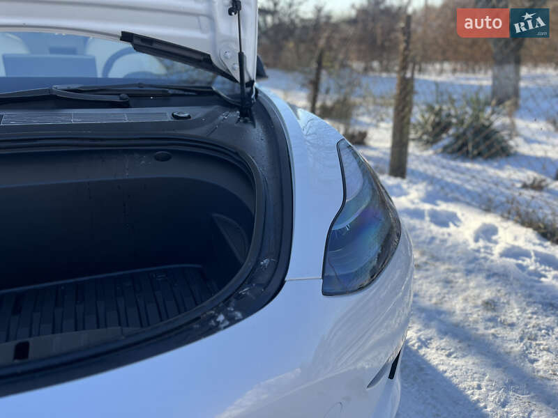 Седан Tesla Model 3 2022 в Львові