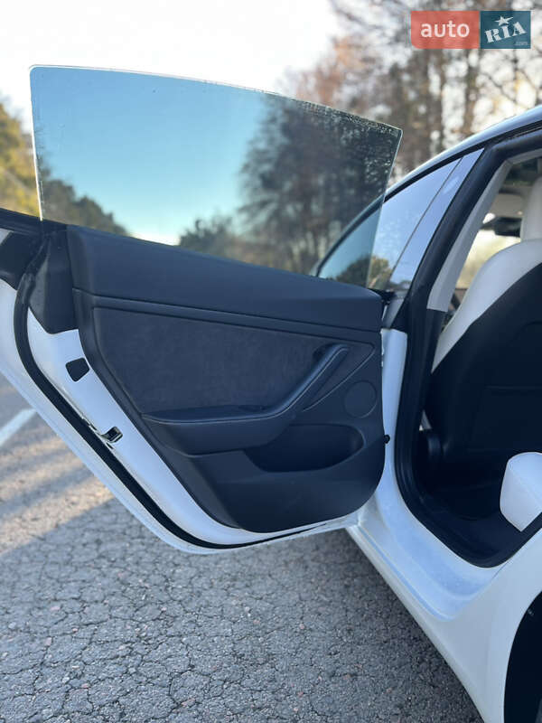 Седан Tesla Model 3 2022 в Львові