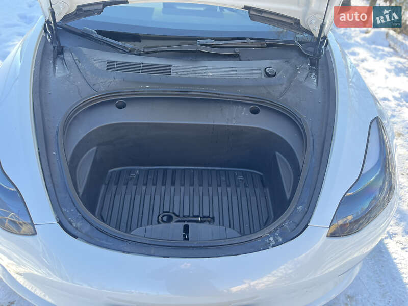 Седан Tesla Model 3 2022 в Львові