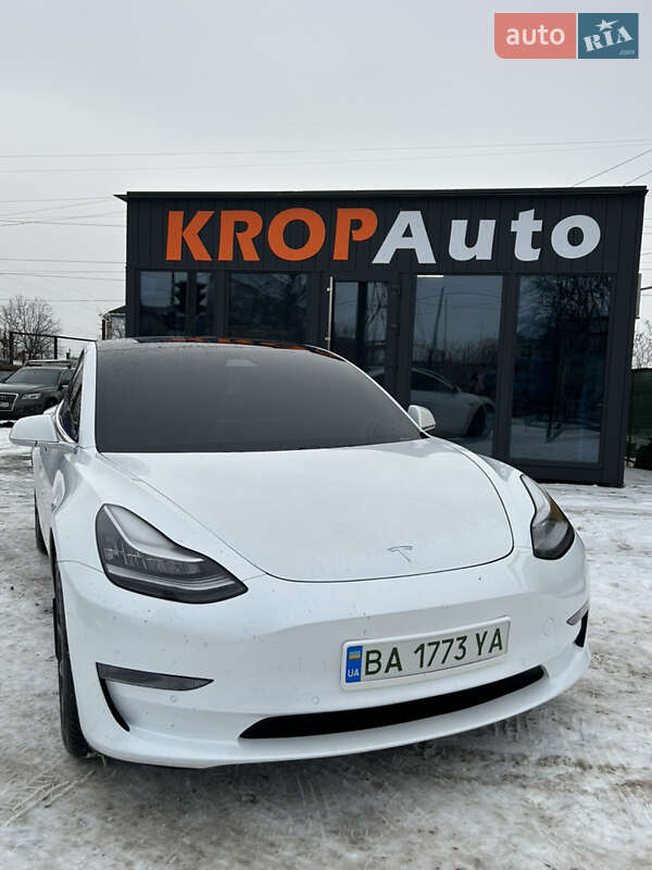 Седан Tesla Model 3 2020 в Кропивницькому
