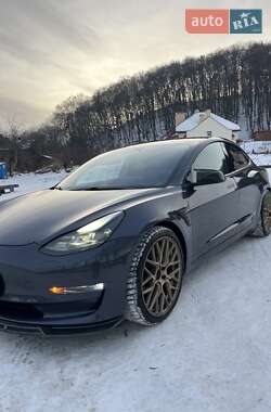 Седан Tesla Model 3 2021 в Львове