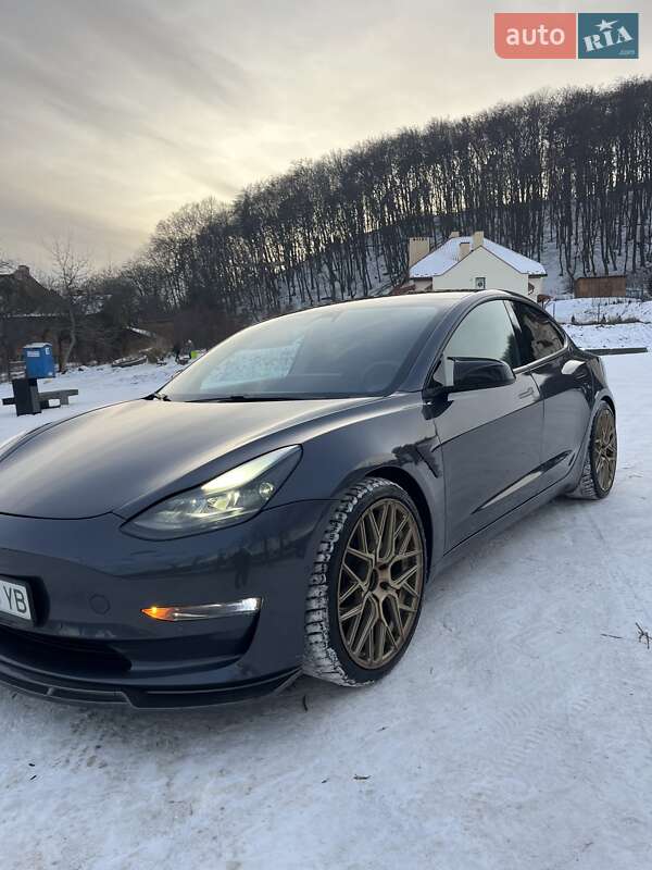 Седан Tesla Model 3 2021 в Львові